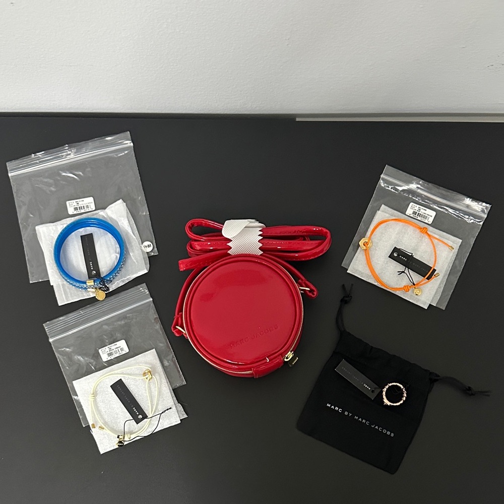 Marc Jacobs Red Round Crossbody Bundle W3 Bracelets & Ring NWT 5 Piece Set 💯Auth